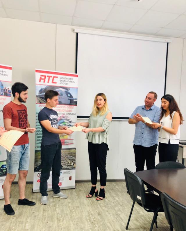 მადლობის სიგელების გადაცემა