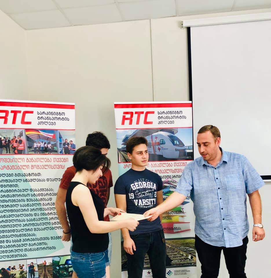 მადლობის სიგელების გადაცემა