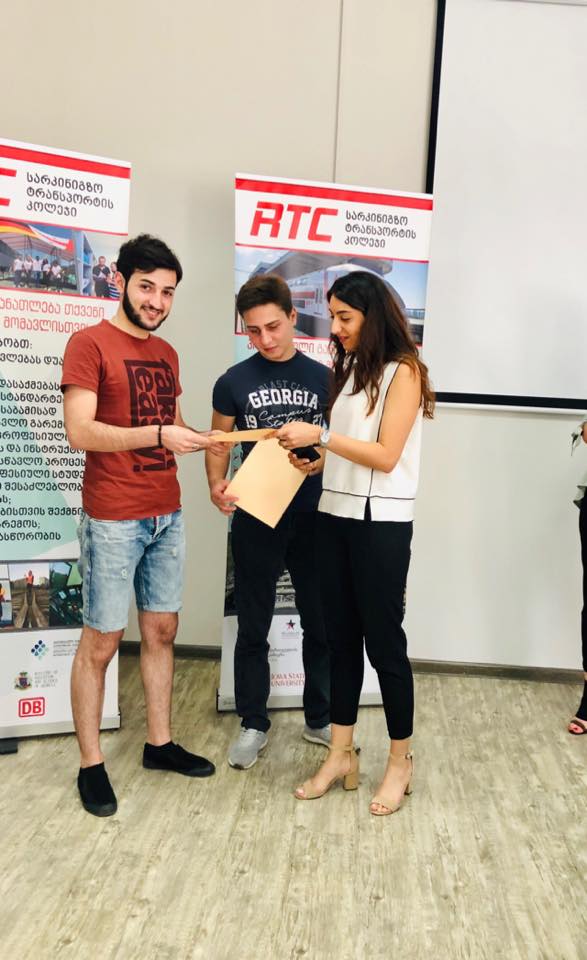 მადლობის სიგელების გადაცემა