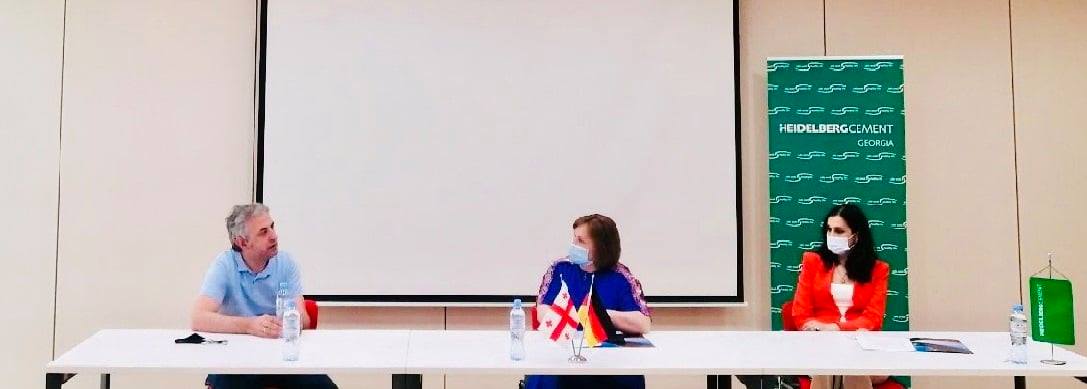 ა(ა)იპ სარკინიგზო ტრანსპორტის კოლეჯსა და შპს ჰაიდელბერგცემენტს შორის ურთიერთთანამშრომლობის მემორანდუმი გაფორმდა