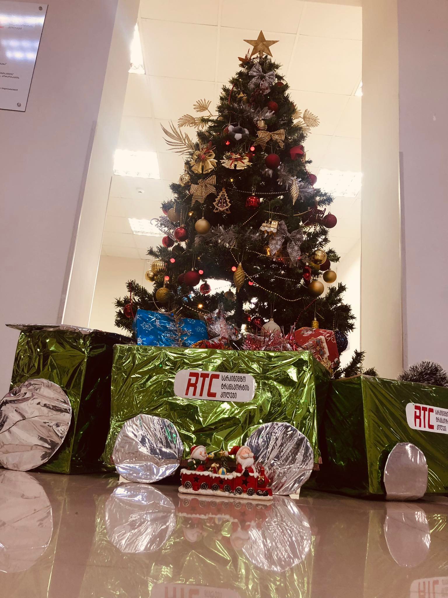 საახალწლო სამზადისი კოლეჯში