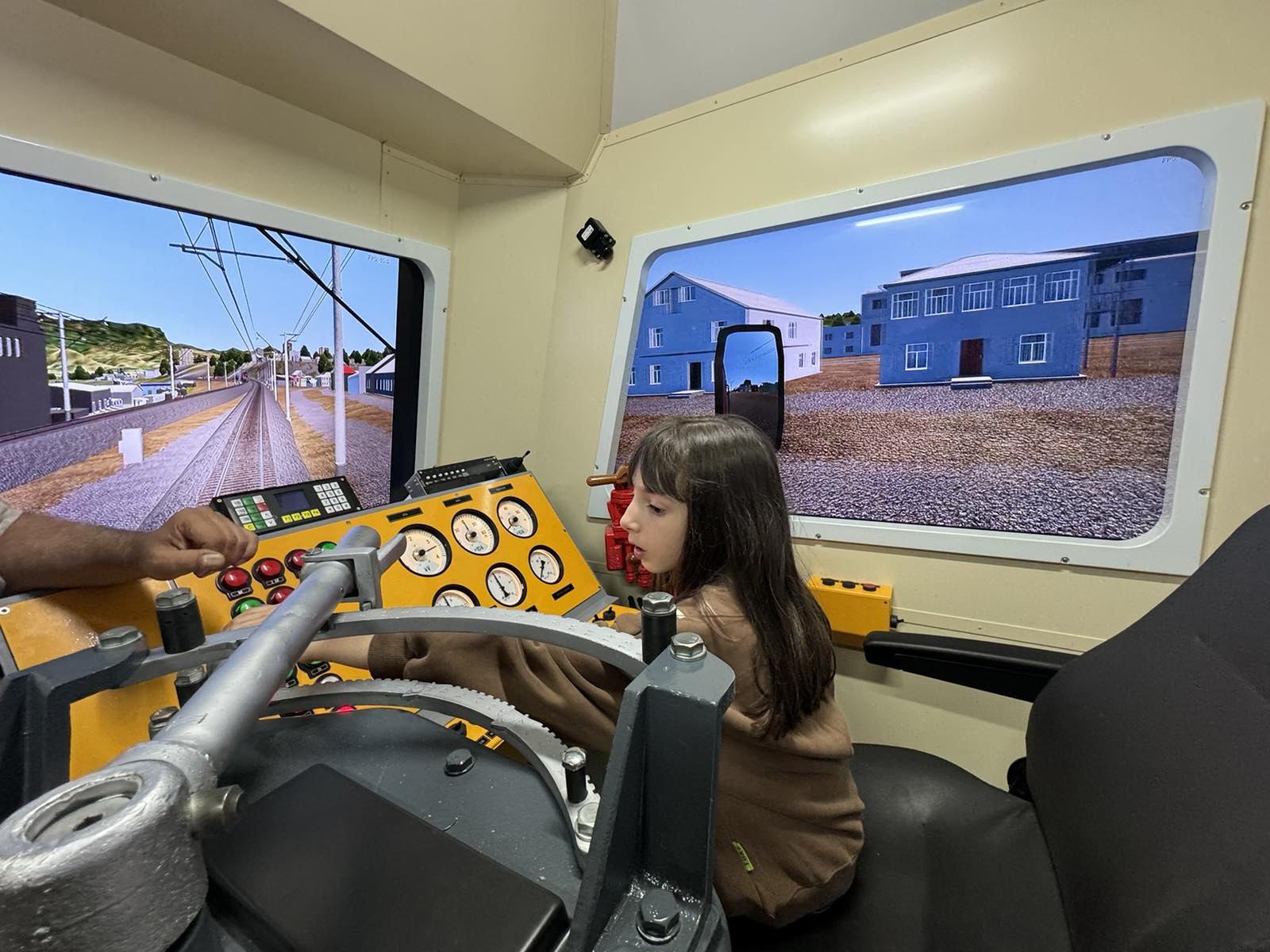 ა(ა)იპ სარკინიგზო ტრანსპორტის კოლეჯი გილოცავთ ბავშვთა დაცვის საერთაშორისო დღეს