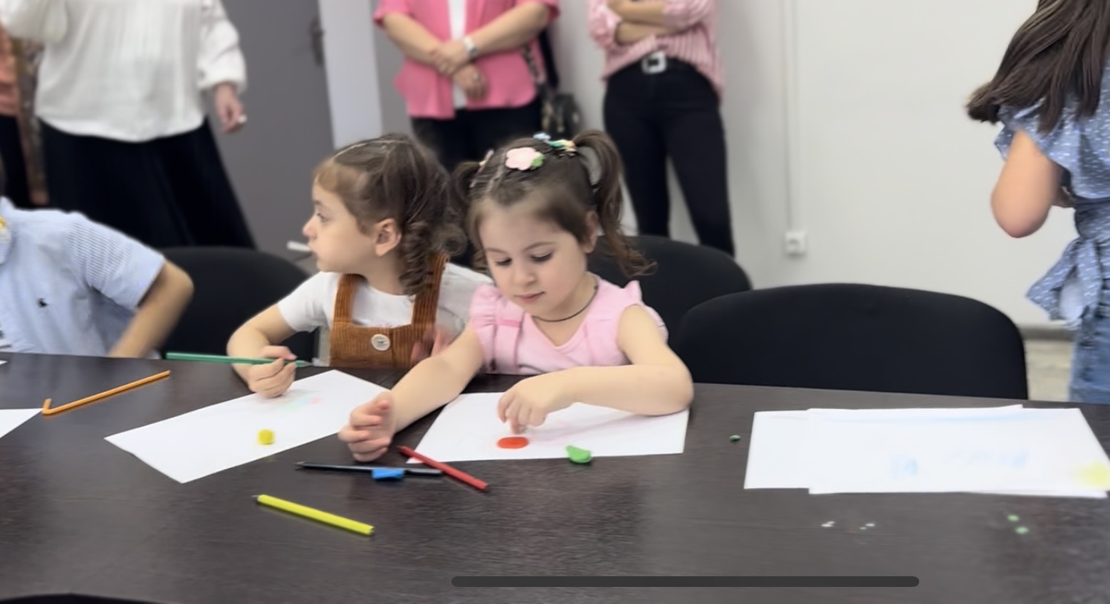 ა(ა)იპ სარკინიგზო ტრანსპორტის კოლეჯი გილოცავთ ბავშვთა დაცვის საერთაშორისო დღეს