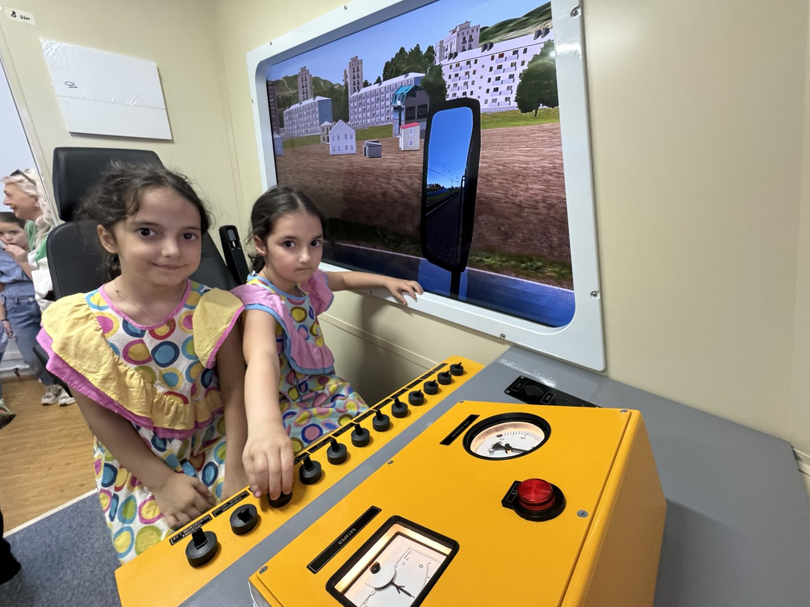 ა(ა)იპ სარკინიგზო ტრანსპორტის კოლეჯი გილოცავთ ბავშვთა დაცვის საერთაშორისო დღეს