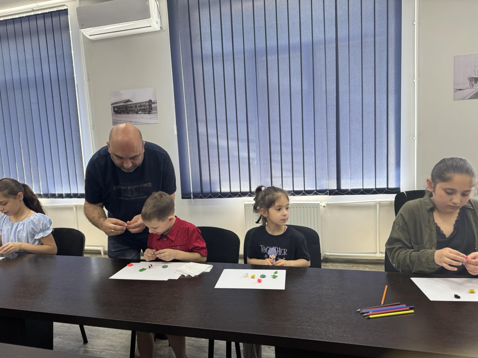 ა(ა)იპ სარკინიგზო ტრანსპორტის კოლეჯი გილოცავთ ბავშვთა დაცვის საერთაშორისო დღეს