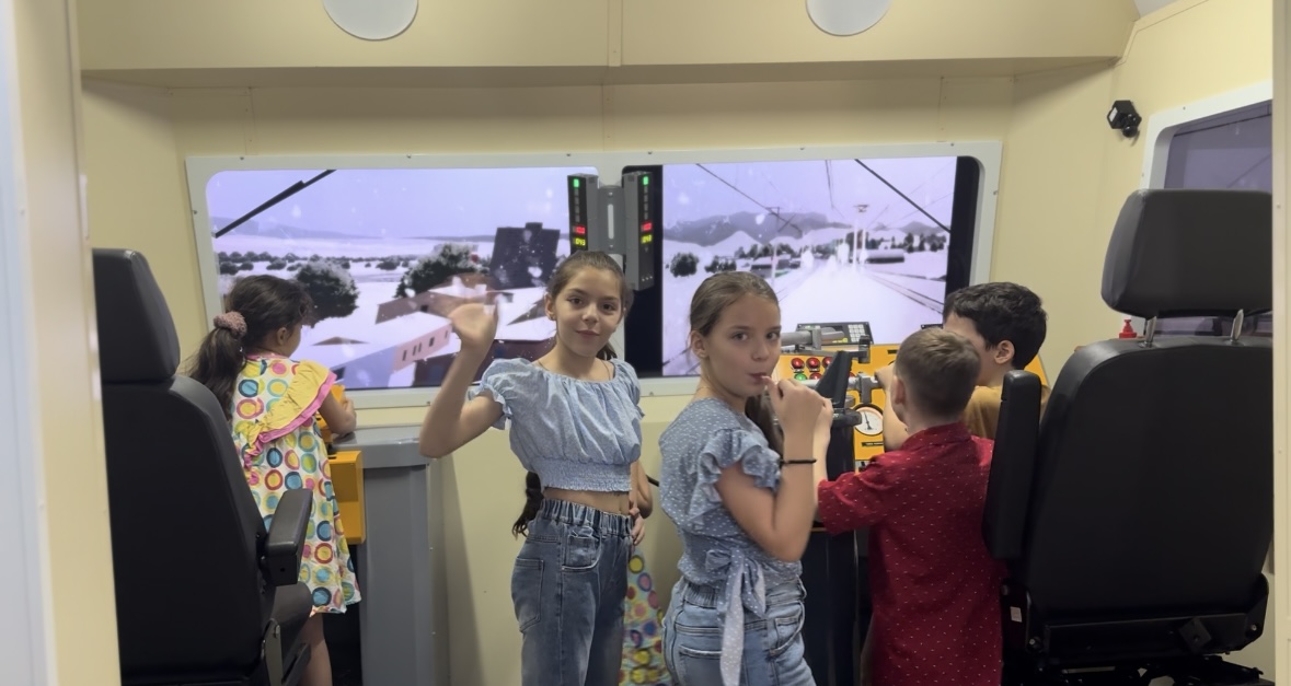 ა(ა)იპ სარკინიგზო ტრანსპორტის კოლეჯი გილოცავთ ბავშვთა დაცვის საერთაშორისო დღეს