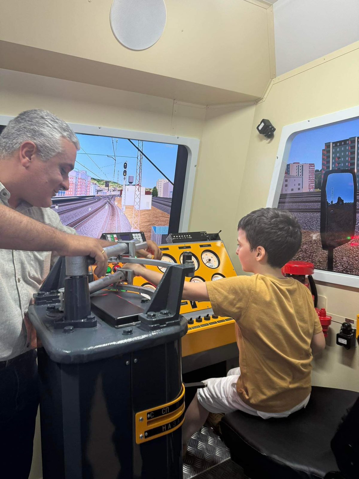 ა(ა)იპ სარკინიგზო ტრანსპორტის კოლეჯი გილოცავთ ბავშვთა დაცვის საერთაშორისო დღეს