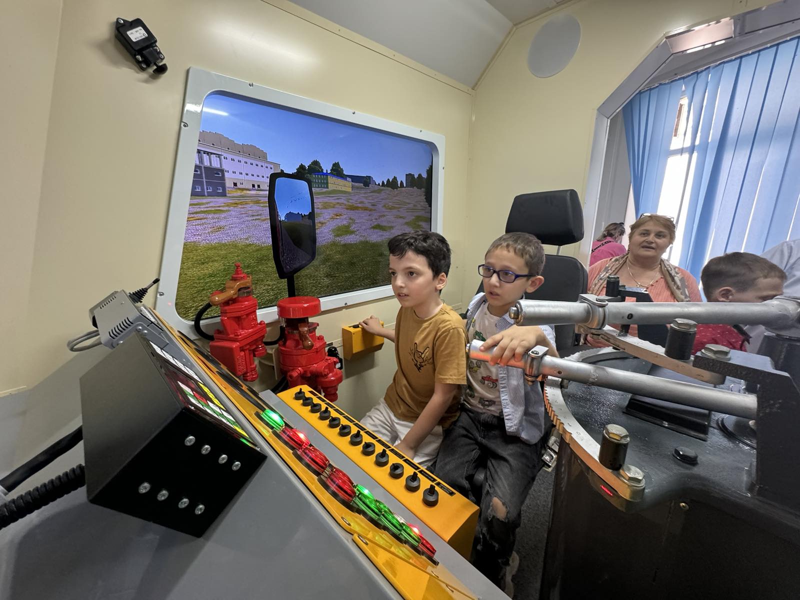 ა(ა)იპ სარკინიგზო ტრანსპორტის კოლეჯი გილოცავთ ბავშვთა დაცვის საერთაშორისო დღეს