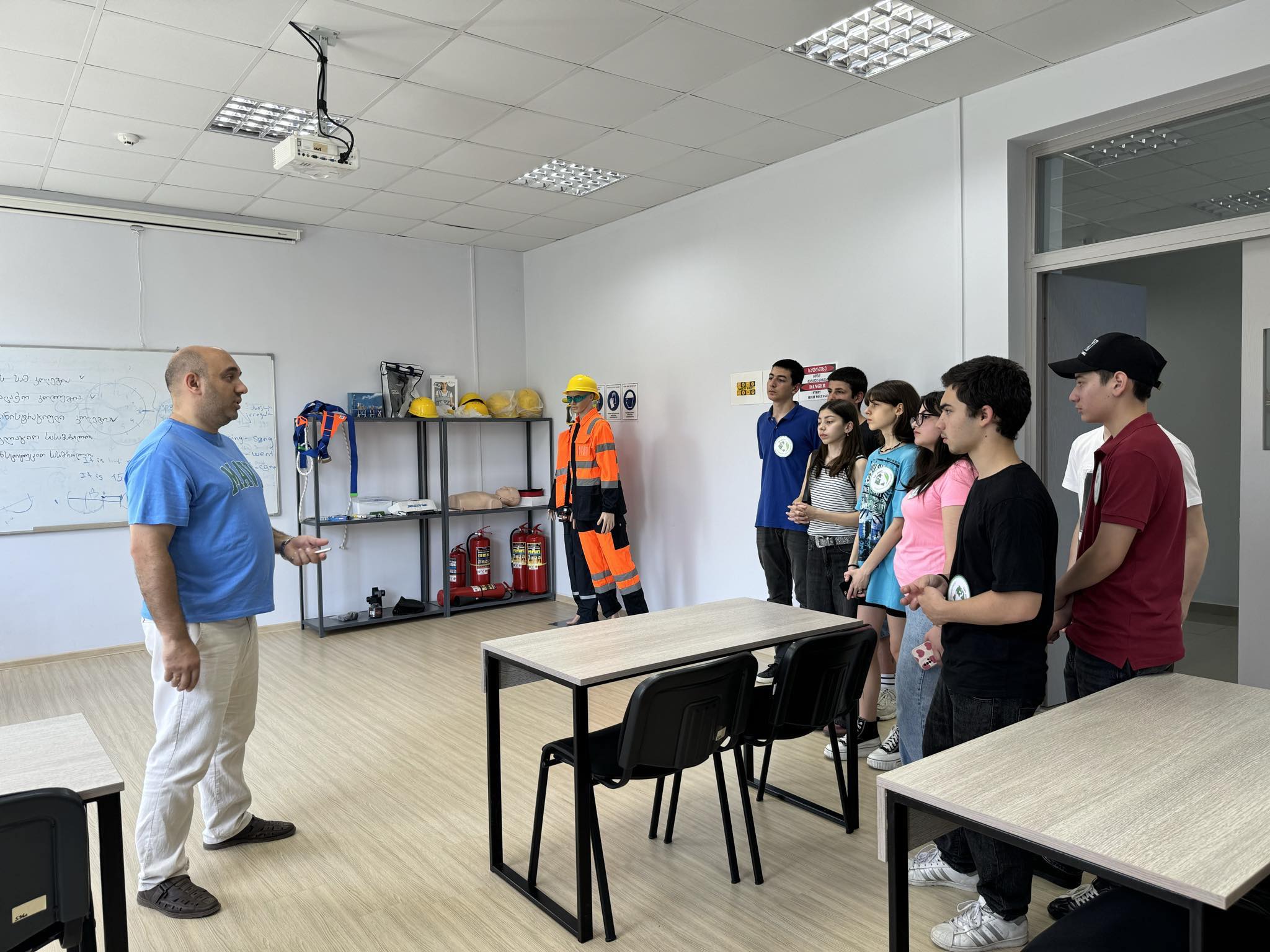 ა(ა)იპ სარკინიგზო ტრანსპორტის კოლეჯში სსიპ ვახტანგ გზირიშვილის სახელობის ქალაქ თბილისის 173-ე საჯარო სკოლის  ვიზიტი  