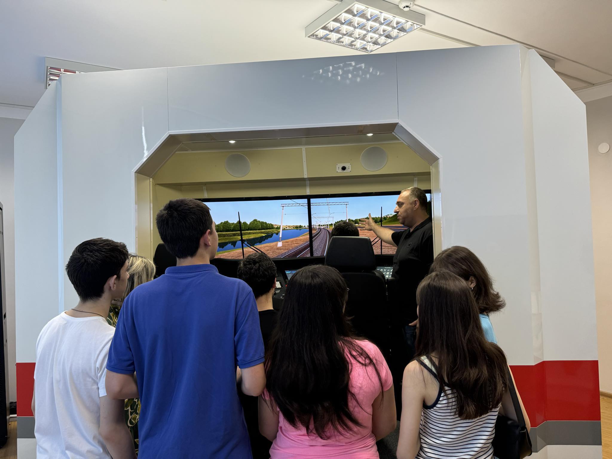 ა(ა)იპ სარკინიგზო ტრანსპორტის კოლეჯში სსიპ ვახტანგ გზირიშვილის სახელობის ქალაქ თბილისის 173-ე საჯარო სკოლის  ვიზიტი  