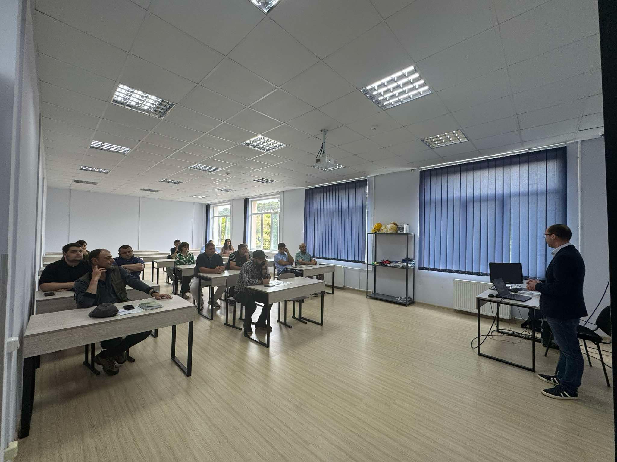 მომხმარებელთა უფლებების შესახებ საინფორმაციო შეხვედრა სარკინიგზო ტრანსპორტის კოლეჯში