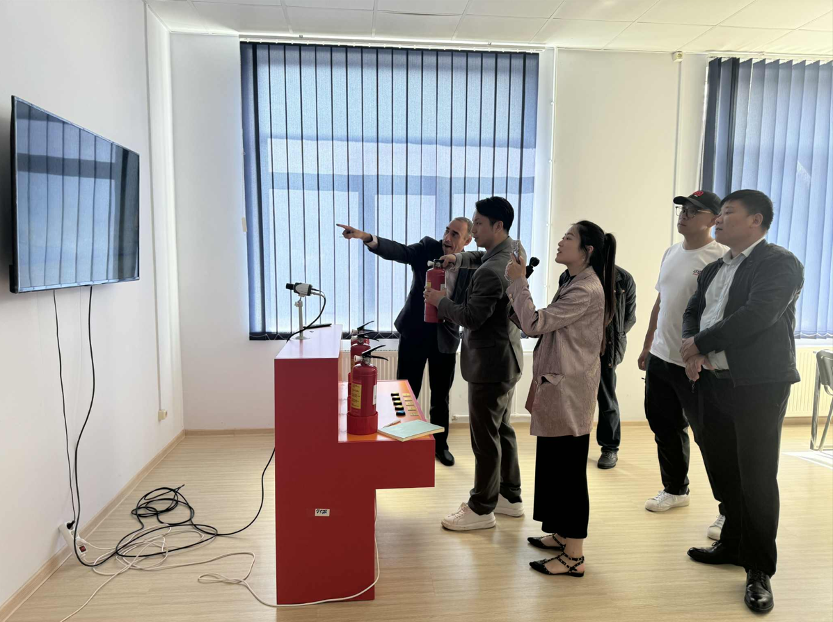 სამხრეთ ჩინეთის ნანჯინგის სარკინიგზო ტექნოლოგიების პროფესიული ინსტიტუტის ვიზიტი სარკინიგზო ტრანსპორტის კოლეჯში