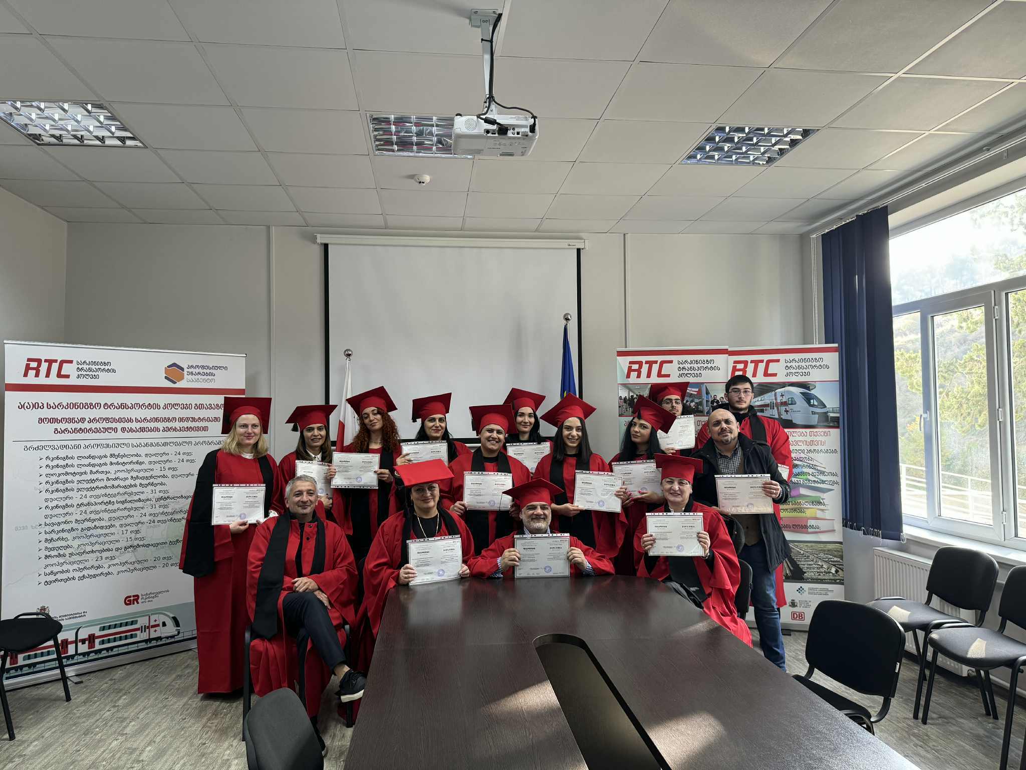 ა(ა)იპ სარკინიგზო ტრანსპორტის კოლეჯის კურსდამთავრებულთა გამოსაშვები ღონისძიება